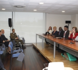 Doña sofía asiste a una sesión de ponentes beneficiarios de microcréditos