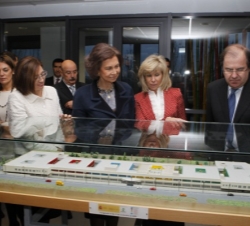 Su Majestad pudo apreciar la maqueta del centro