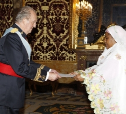 Don Juan Carlos recibe la credencial de la Embajadora de la República de Sudán