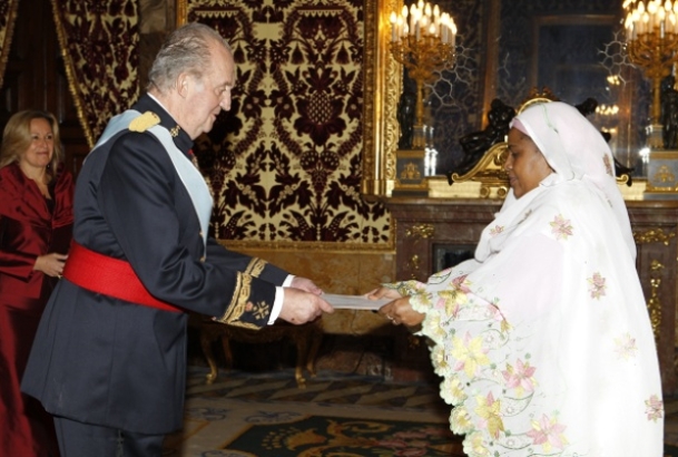 Don Juan Carlos recibe la credencial de la Embajadora de la República de Sudán