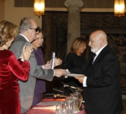 Su Majestad el Rey hace entrega de la Medalla a Pere Pubill Calaf'Peret'
