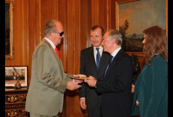 Don Juan Carlos hace entrega del Premio
