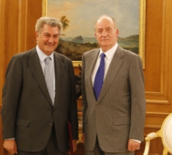 Su Majestad el Rey y Jesús Posada