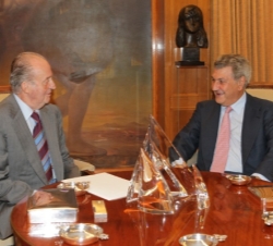 Su Majestad el Rey con el presidente del Congreso de los Diputados  durante la audiencia