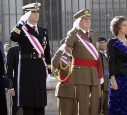 Sus Majestades los Reyes acompañados por Sus Altezas Reales los Príncipes de Asturias