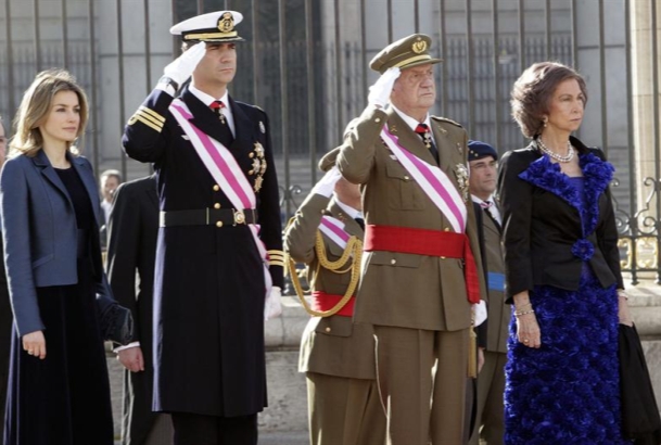 Sus Majestades los Reyes acompañados por Sus Altezas Reales los Príncipes de Asturias