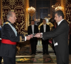 Don Juan Carlos recibe la credencial del embajador de Rumanía