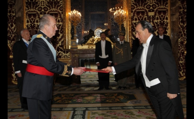 Su Majestad el Rey recibe la credencial del embajador de la República Tunecina
