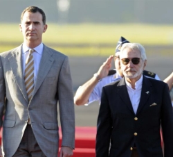 Don Felipe junto a Samuel Santos