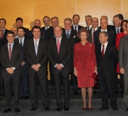 Fotografía de grupo con los socios de Exceltur