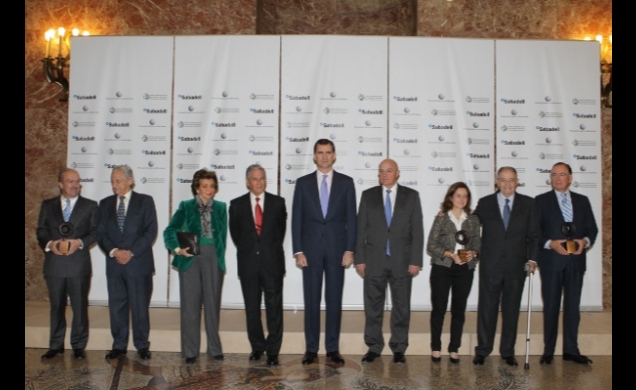 Fotografía de grupo con los galardonados