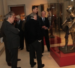 Su Alteza Real durante la exposición