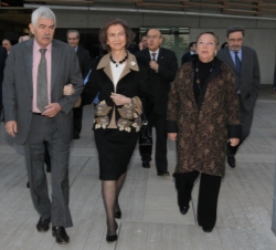 Su Majestad la Reina sale de la Sede de la Fundación con Pasqual Maragall