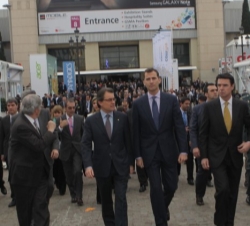Don Felipe, en su recorrido por la recinto de Fira de Barcelona