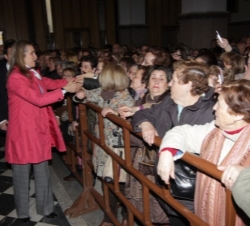 Doña Elena, a su entrada al Templo