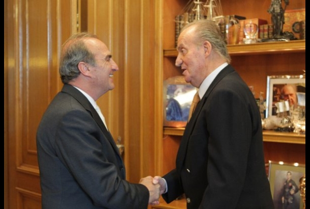 Su Majestad el Rey recibe el saludo del presidente de Fomento del Trabajo Nacional, Joaquim Gay de Montellà i Ferrer-Vidal
