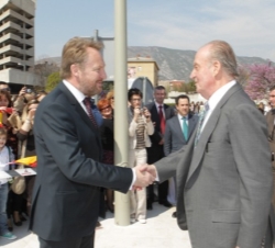 Su Majestad el Rey recibe el saludo del Presidente de turno de Bosnia y Herzegovina, Bakir Izetbegovic