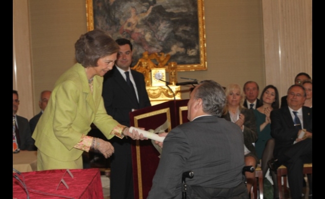 Su Majestad la Reina entrega uno de los galardones