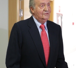 Don Juan Carlos, antes de abandonar el centro hospitalario