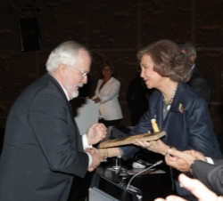 La Reina entrega el galardón a Antonio Fraguas'Forges'