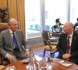 Don Juan Carlos con el Gobernador del Estado de Florida durante la audiencia