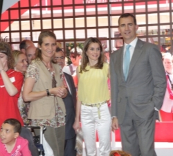 Los Príncipes de Asturias, con la Infanta Doña Elena