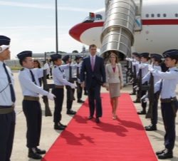 Don Felipe y Doña Letizia, a su llegada a Lisboa