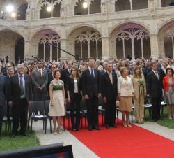 Sus Altezas Reales los Príncipes de Asturias en el Patio del Claustro del Monasterio de los Jerónimos, durante la entrega de los premios
