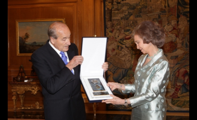 Su Majestad la Reina con presidente de la Asociaciones Panibéricas de Academias Olímpicas, Conrado Durántez, durante la audiencia