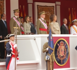 Sus Majestades los Reyes, acompañados por Sus Altezas Reales los Príncipes de Asturias, en la tribuna