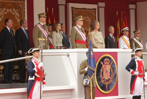 Sus Majestades los Reyes, acompañados por Sus Altezas Reales los Príncipes de Asturias, en la tribuna