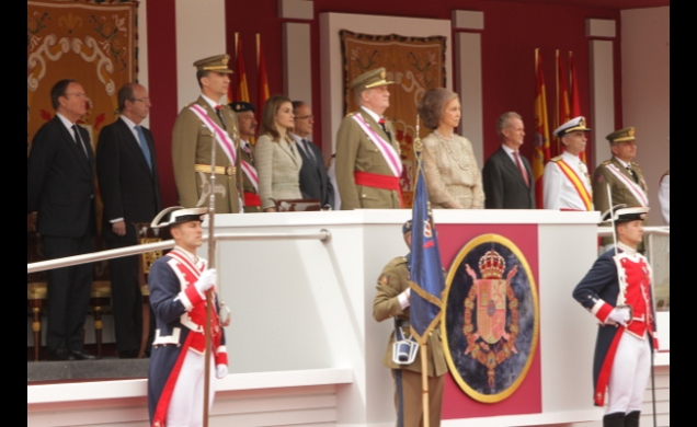 Sus Majestades los Reyes, acompañados por Sus Altezas Reales los Príncipes de Asturias, en la tribuna