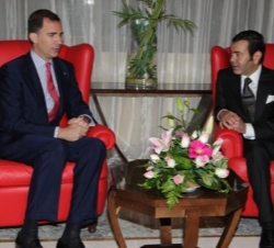 Encuentro entre el Príncipe de Asturias y el Príncipe Moulay Rachid en el aeropuerto de Casablanca