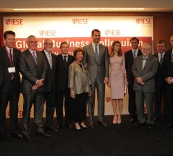 Fotografía de grupo con miembros del Consejo Asesor del IESE de Nueva York