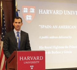 Don Felipe durante su conferencia