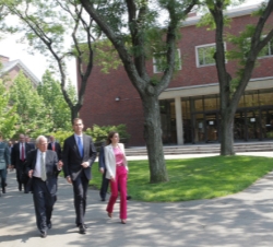 Don Felipe y Doña Letizia a su llegada a la Universidad de Harvard