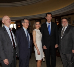 Don Felipe y Doña Letizia acompañados de los Premios Príncipes de Asturias , George Whitesides, Raymond Samuel Tomlinson y Howard Gardner