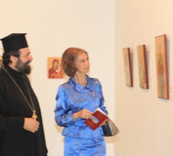 La Reina durante su visita a la exposión'La religión en Chipre. Pintura e Iconografía religiosa'