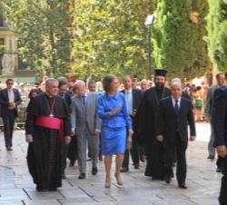Su Majestad la Reina a su llegada a la Catedral de Granada