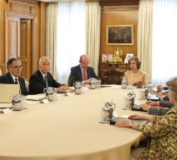 Su Majestad la Reina durante la reunión
