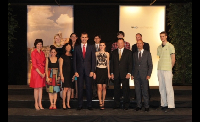 Sus Altezas Reales los Príncipes de Asturias y de Girona con los ponentes del Fórum Impulsa 2012 de la Fundación Príncipe de Girona