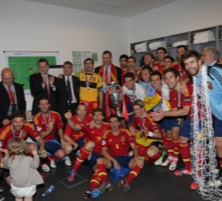 Fotografía de grupo en el vestuario de la Selección Española