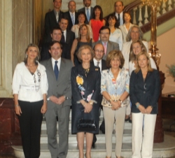 Fotografía de grupo con la Junta de la Comisión de Protección de los Derechos de los Animales