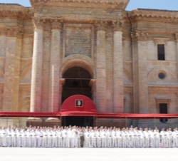 Fotografía de grupo con los nuevos sargentos de la Armada