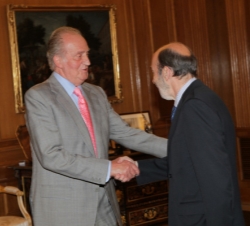 Su Majestad el Rey recibe el saludo de Alfredo Pérez Rubalcaba