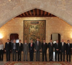 Fotografía de grupo con los ministros de Exteriores asistentes al cuarto encuentro del Grupo de reflexión sobre el futuro de Europa
