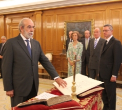 Fernando Valdés Dal-Ré promete ante Sus Majestades los Reyes como magistrado del Tribunal Constitucional