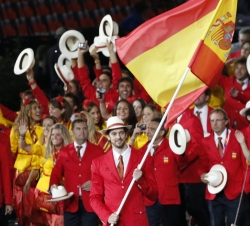 Apertura de los XXX Juegos Olímpicos "Londres 2012". El abanderado olímpico español, Pau Gasol, encabezando al equipo español