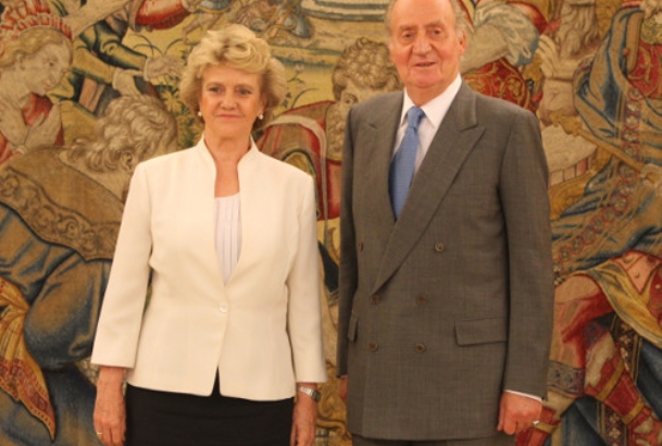 Audiencia a Dª Soledad Becerril Bustamante, Defensora del Pueblo. Su Majestad el Rey junto a la Defensora del Pueblo, Soledad Becerril Bustamante