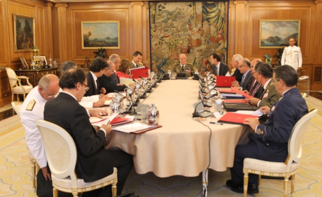 Reunión ordinaria del Pleno del Consejo de Defensa Nacional. Vista general de la mesa presidencial 
